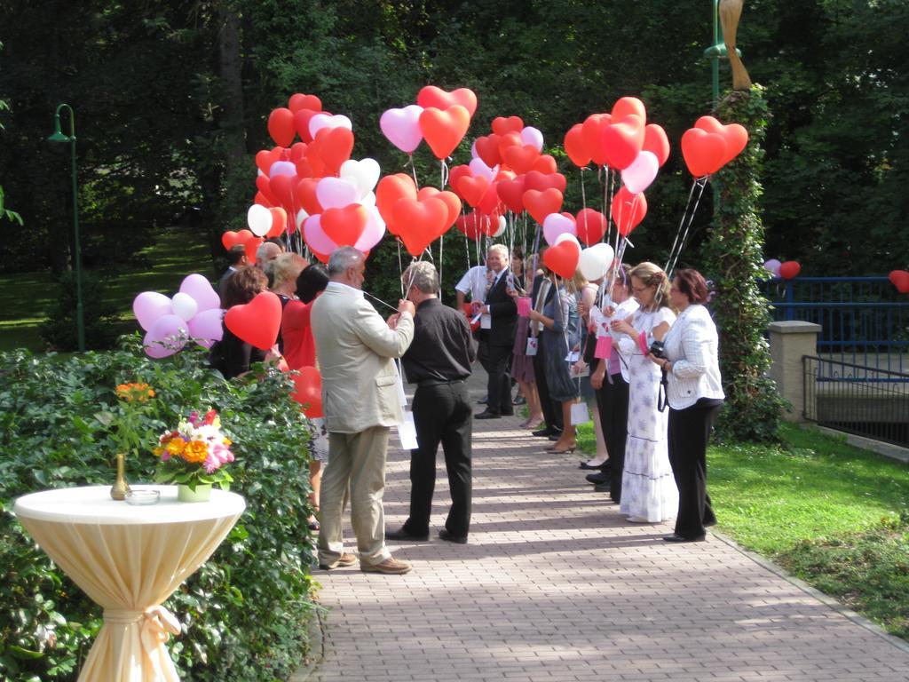 Parkhotel Güldene Berge Weißenfels Exterior foto
