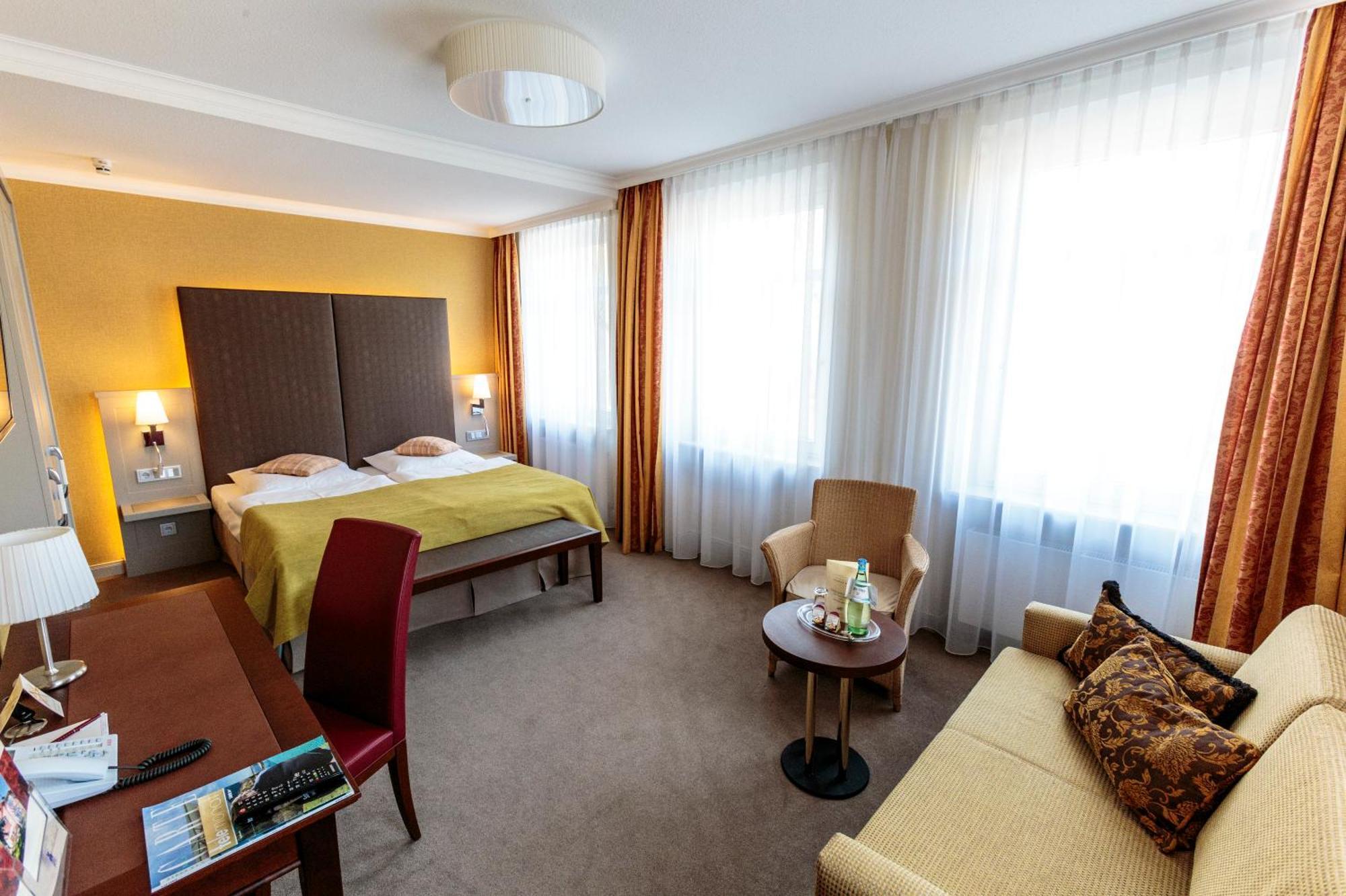 Parkhotel Güldene Berge Weißenfels Exterior foto